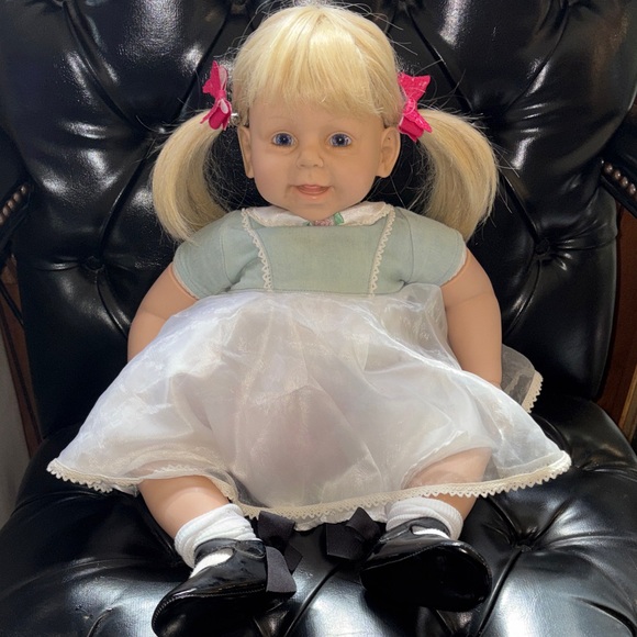 Adora realistic 18” Baby doll signed - Picture 6 of 7